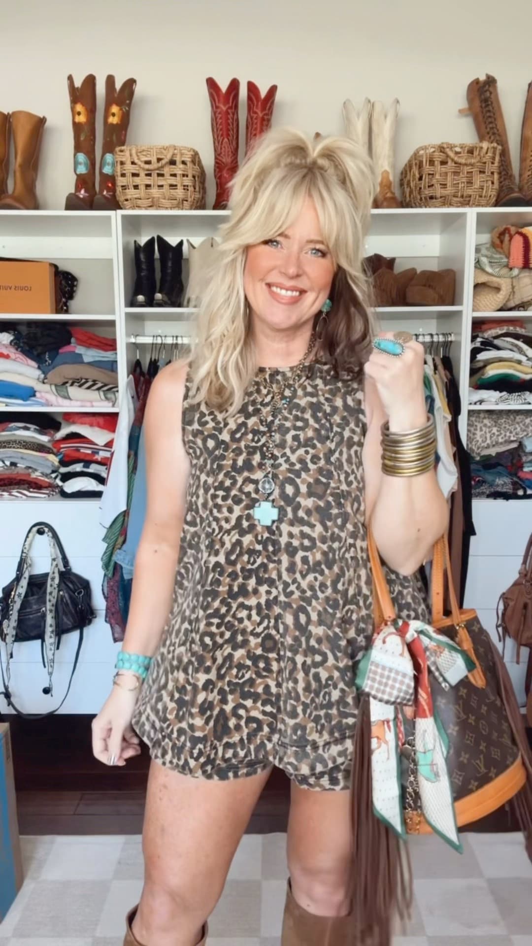 This is the cutest leopard print set!